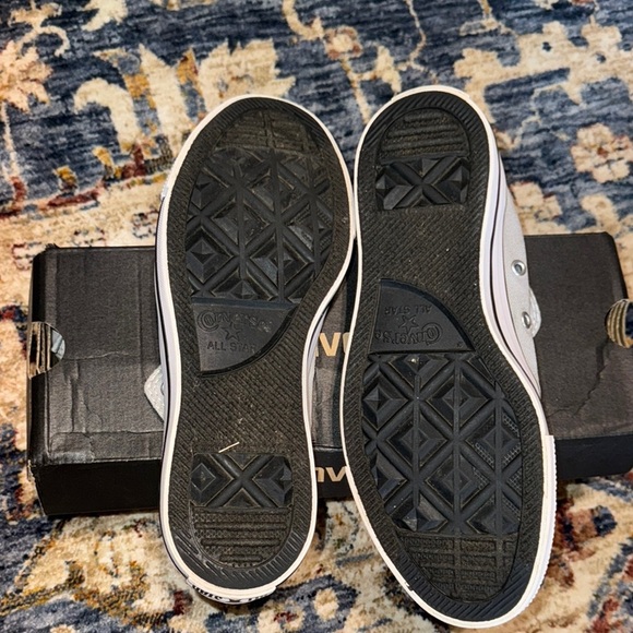 💥Converse Chuck Taylor Women’s Gray All Star Sneakers Shoes PEACE OUT ✌️ - Picture 13 of 15